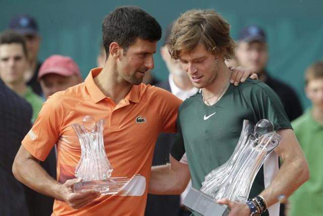 后防线的重 后防线的重